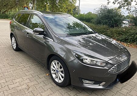 Ford Focus Turnier Titanium,Automatik,Erste Hand