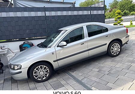 Volvo S60 2.4 Comfort-RENTNERFAHRZEUG - TAUSCH MÖGLICH