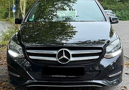 Mercedes-Benz B 180 -