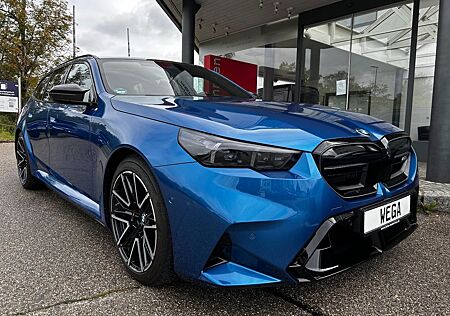BMW M5 Touring/Prod.2025/Individual-Paint/Full-Full