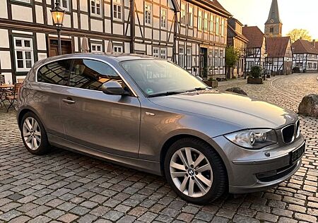 BMW 123 123d_TÜV Neu_AHK_204PS