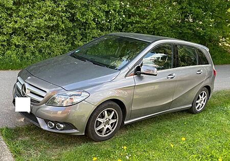 Mercedes-Benz B 180 - B-Klasse *LED*NAV*SHZ*Klima*SportPaket*