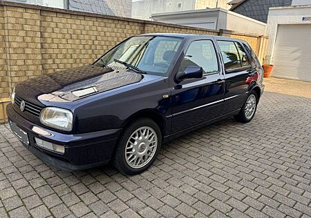 VW Golf Volkswagen 1.8 Auto Joker - wenig Kilometer
