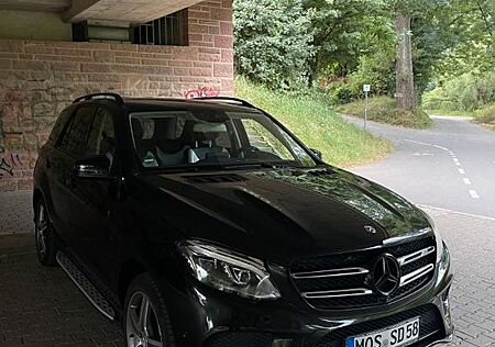 Mercedes-Benz GLE 43 AMG Mercedes Designio Leder Voll - Voll