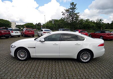 Jaguar XF 2.0d Pure Autom+Navi+Standhzg+Cam+PDC+1.Hand