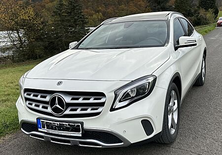 Mercedes-Benz GLA 200 - 7-G-Tronic-PANO-Sitzheizung