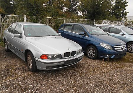BMW 523i