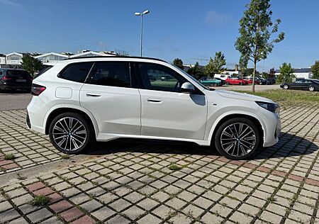 BMW iX1 xDrive30 -