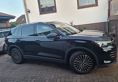 VW Tiguan Volkswagen 2.0 TDI SCR DSG Elegance, Werksrentner