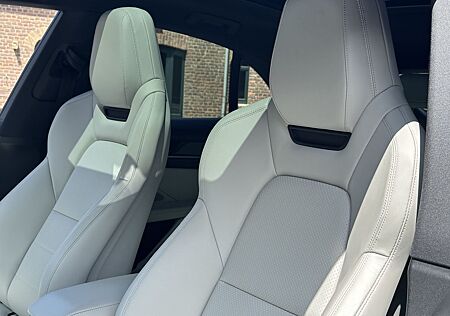 Porsche Macan 4 22 EXCLUSIVE CARBON*INNODRIVE*PANORAMA*