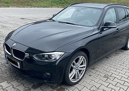 BMW 318d xDrive Touring - Allrad - Head-Up-Display