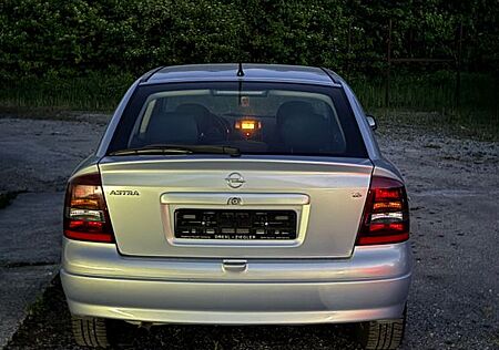 Opel Astra 1.6 -