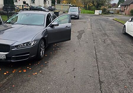 Jaguar XE 20d 180PS AWD Portfolio Automatik Portfolio