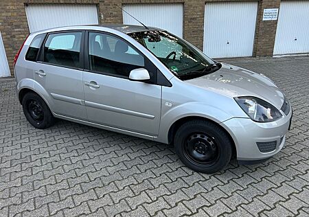 Ford Fiesta mit Klima Erst 155 TKM TÜV bis 04-2027
