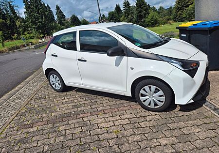 Toyota Aygo (X) Aygo (X) 1,0-l-VVT-i x-play x-play