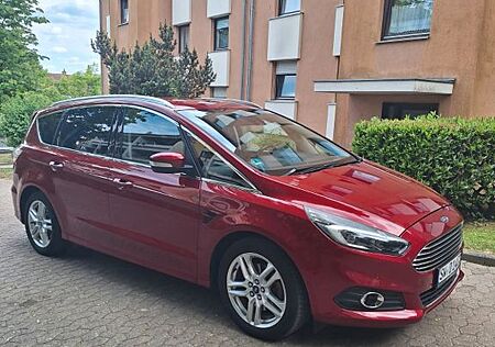 Ford S-Max 2,0 TDCi 132kW 4x4 Titanium PowerShift...
