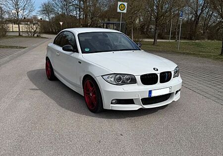 BMW 125i Coupé - M-Paket - Schaltgetriebe - Bi-Xenon