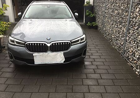 BMW 520i Touring A -LuxuryLine,AHK,Pano,Leder,Navi