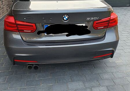 BMW 330i