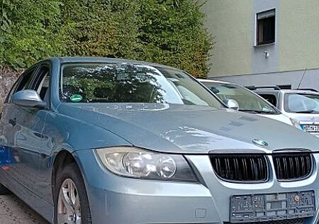 BMW 318i -