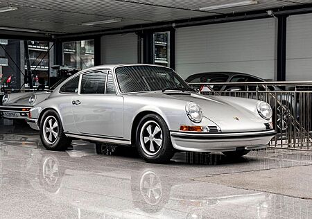 Porsche 911 Urmodell 911 2.4 E Coupé Vollrestauriert Matching Numbers