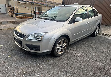 Ford Focus 2,0 Ghia Ghia Lederausstattung/Sitzheizung
