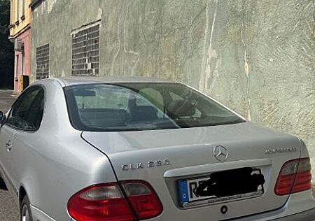 Mercedes-Benz 230