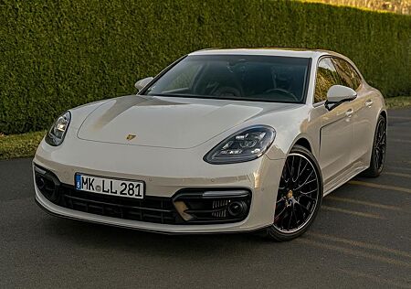 Porsche Panamera 4S S