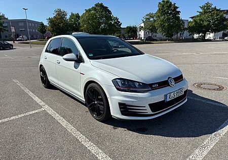VW Golf Volkswagen 2.0 TSI DSG GTI