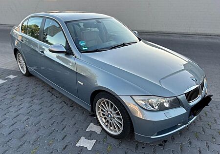 BMW 325i -