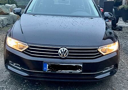 VW Passat Variant Volkswagen 2.0 TDI SCR DSG Comfortline V...