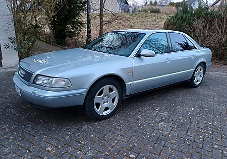 Audi A8 3.7 quattro tiptronic BOSE Leder