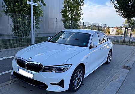 BMW 330e Sport Line Automatik Sport Line