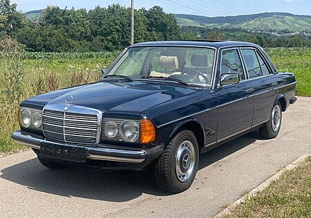 Mercedes-Benz 200 E W123 *TÜV NEU*MB-SCHECKHEFT*TOP-Zustand*