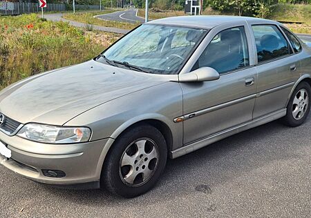 Opel Vectra 1.8 16V Edition 100