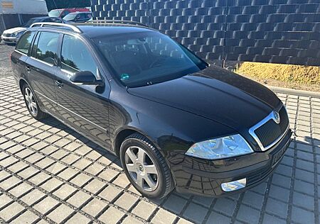 Skoda Octavia Combi Elegance DSG-LEDER-ALU-PDC-AHK