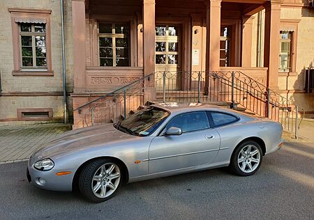 Jaguar XK8 Coupe -