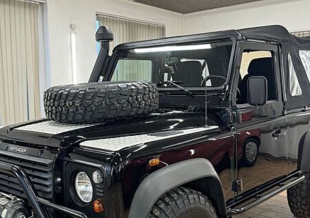 Land Rover Defender 90 Td5 Cabriolet TWO / One of 200