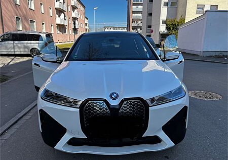 BMW iX xDrive40 -Edition SportPanorama Glasdoch
