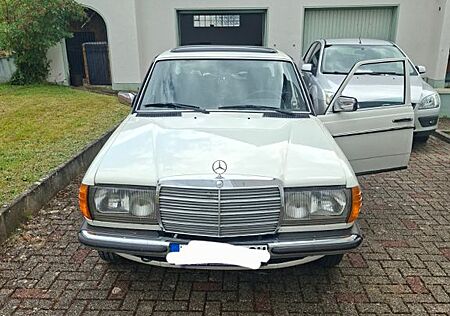 Mercedes-Benz E 200 200 D