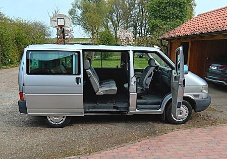 VW T4 Caravelle Volkswagen 2,5-l-Diesel TDI 75kW Standard
