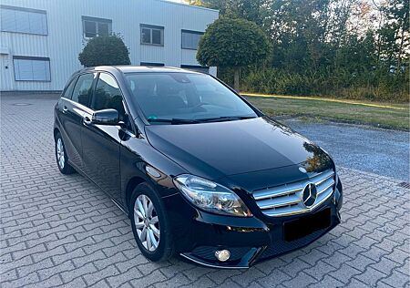 Mercedes-Benz B 180 - Navigation Comand LED