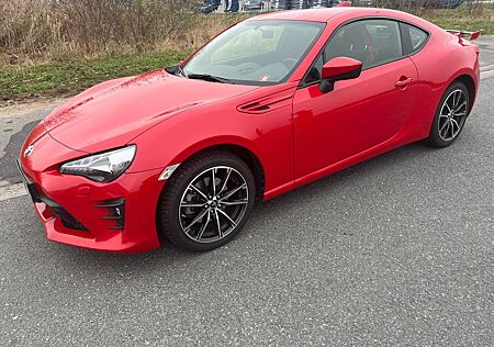 Toyota GT86 2,0-l-Boxermotor, pure red