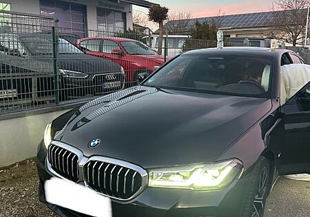 BMW 520d M-Paket | Panoramadach | Vollleder | EZ2022