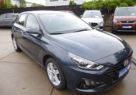 Hyundai i30 Lim. 1,5 Pure/Klima/DAB/PDC/Tempomat