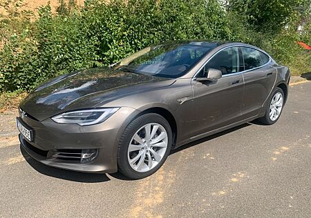 Tesla Model S 90D -