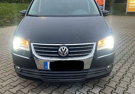 VW Touran Volkswagen 2.0 TDI 125 kW DSG Highline Highline