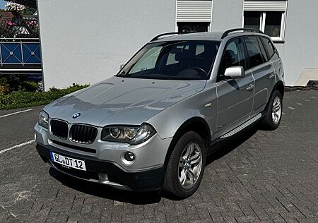 BMW X3 xDrive Automatik Xenon Navi PDC SHZ Scheckheft