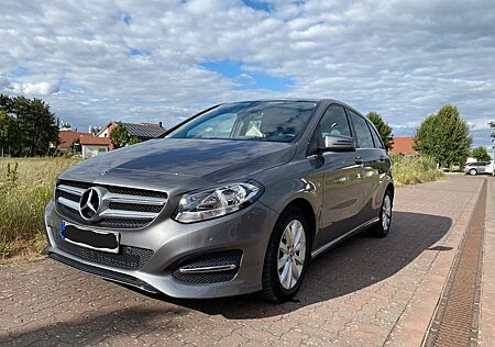 Mercedes-Benz B 180 -