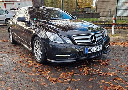Mercedes-Benz E 220 Coupé CDI AMG LINE